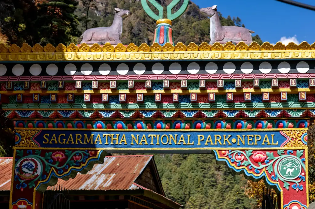 sagarmatha national park nepal gate